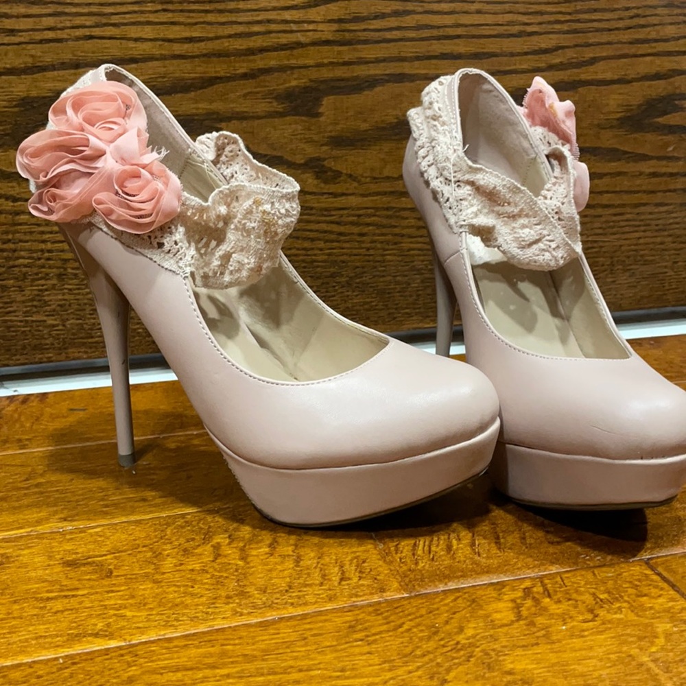 Beige Floral Heel